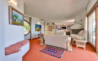 Exclusiva villa con impresionantes vistas panorámicas junto al Club de Golf de Altea